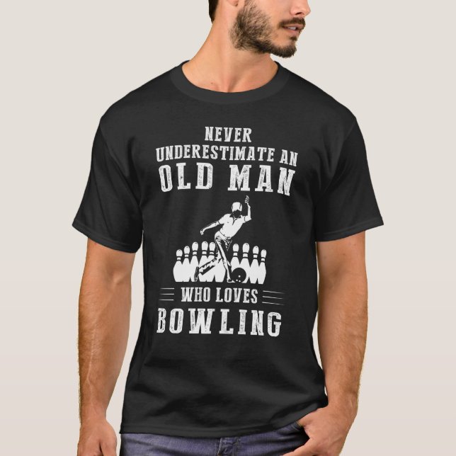 T-shirt Ne sous-estimez jamais un vieil homme qui aime le  (Devant)