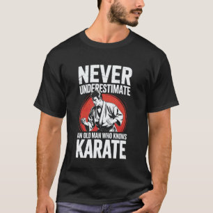 T-shirt Ne sous-estimez jamais un vieil homme qui connaît