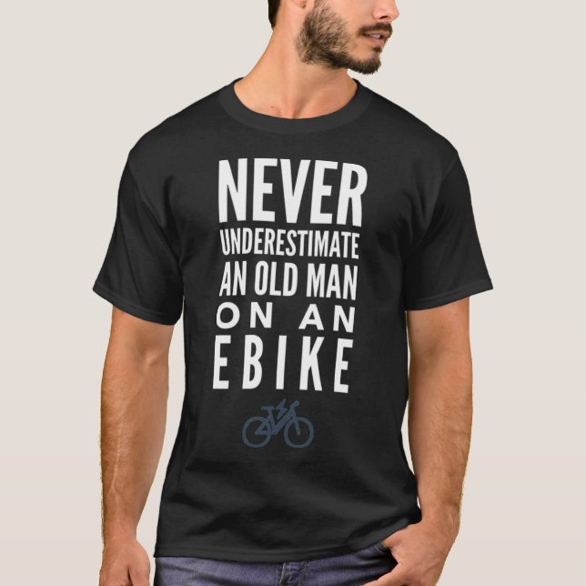 T-shirt Ne sous-estimez jamais un vieil homme sur un vélo  (Devant)