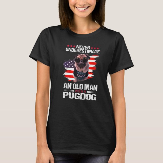 T-shirt Ne Sous-Estimez Jamais Un Vieux Homme Avec Un Carl (Devant)