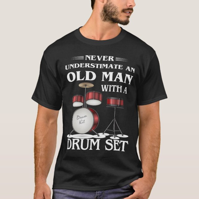 T-shirt Ne Sous-Estimez Jamais Un Vieux Homme Avec Un Ense (Devant)