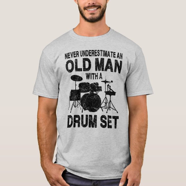 T-shirt Ne Sous-Estimez Jamais Un Vieux Homme Avec Un Ense (Devant)
