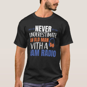 T-shirt Ne Sous-Estimez Jamais Un Vieux Homme Avec Une Rad