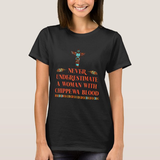 T-shirt Ne Sous-Estimez Jamais Une Femme Avec Du Chippewa  (Devant)