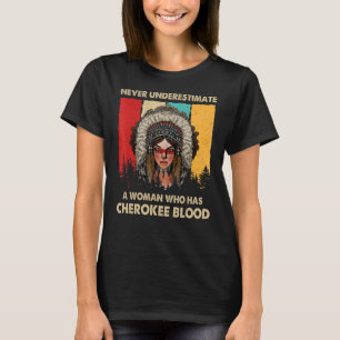 T-shirt Ne Sous-Estimez Jamais Une Femme Qui A Du Sang Che
