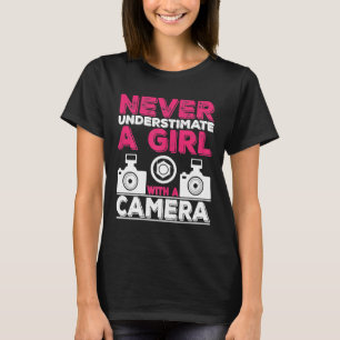 T-shirt Ne Sous-Estimez Jamais Une Fille Avec Une Caméra F