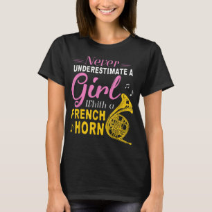 T-shirt Ne Sous-Estimez Jamais Une Fille Avec Une Femme De