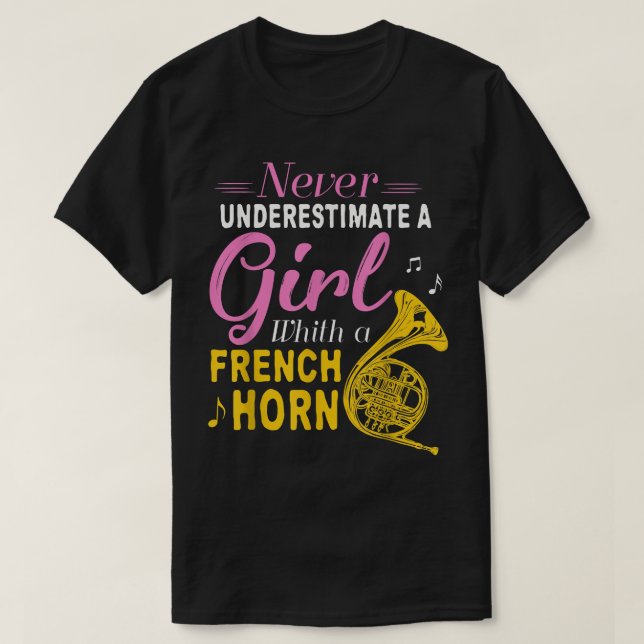 T-shirt Ne Sous-Estimez Jamais Une Fille Avec Une Femme De (Design devant)