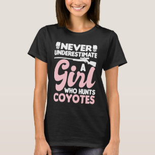 T-shirt Ne sous-estimez jamais une fille qui chasse les co