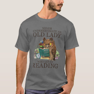 T-shirt Ne Sous-Estimez Jamais Une Vieille Dame Qui Aime L