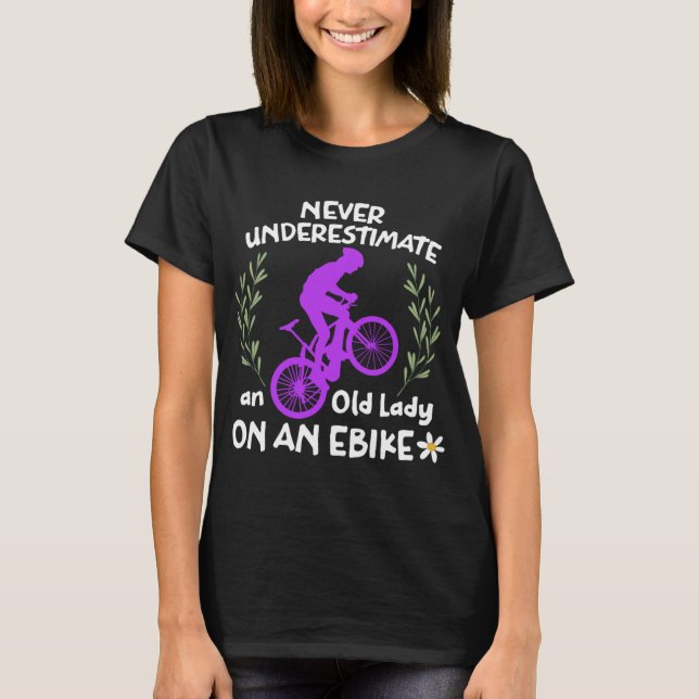 T-shirt Ne sous-estimez jamais une vieille dame sur un Ebi (Devant)