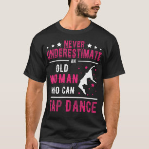 T-shirt Ne sous-estimez jamais une vieille femme qui sait 