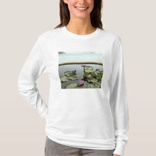 T-shirt Nénuphars dans l'étang par l'océan