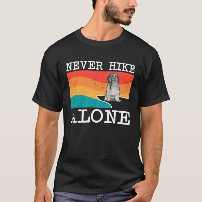 T-shirt Never Hike Alone Pyrenean Shepherd Graphic Hiking (Devant)