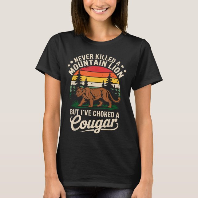 T-shirt Never Killed A Mountain Lion Funny Cougar Hunting  (Devant)