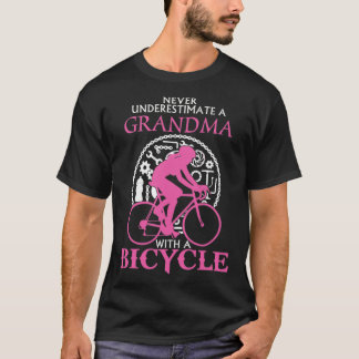 T-shirt Never Underestimate A Grandma  With A Bicycle   Bi