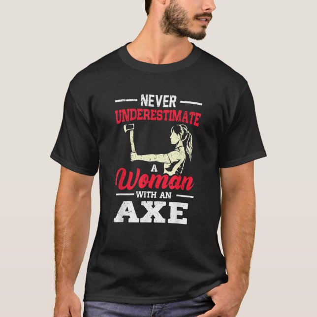 T-shirt Never Underestimate A Woman With An Axe Target Thr (Devant)