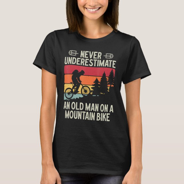 T-shirt Never Underestimate An Old Man On A Mountain Bike  (Devant)