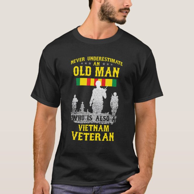 T-shirt Never Underestimate An Old Man Who Also Vietnam Ve (Devant)