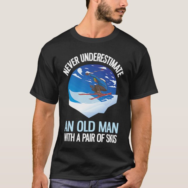 T-shirt Never Underestimate An Old Man With A Pair Of Skis (Devant)