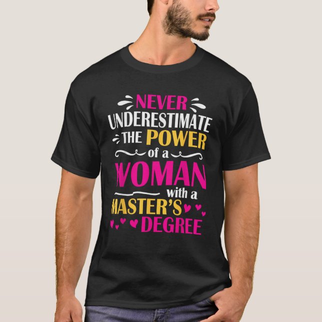 T-shirt Never Underestimate Power Of A Woman With A Master (Devant)