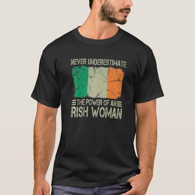 T-shirt Never Underestimate The Power of an Irish Woman Fl (Devant)