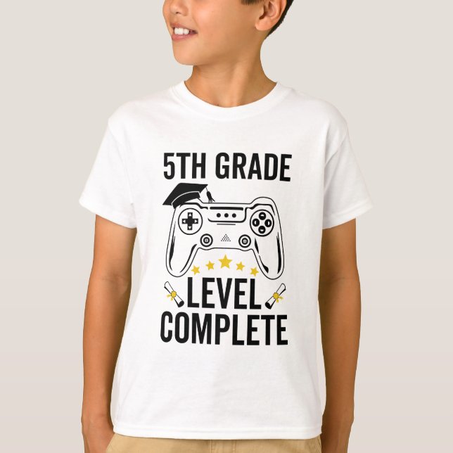 T-shirt Niveau 5e année Niveau complet Gamer de graduation (Devant)