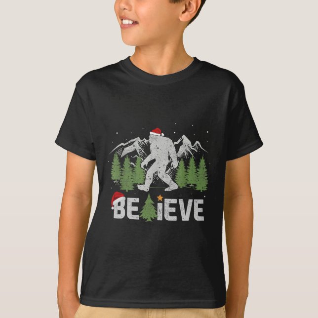 T-shirt Noël Croit Bigfoot Funny Arbre De Noël Pour Hommes (Devant)