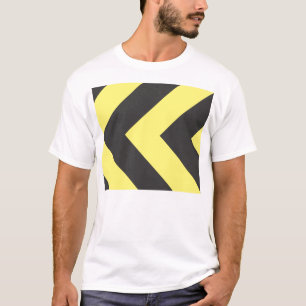 T-shirt noir et jaune