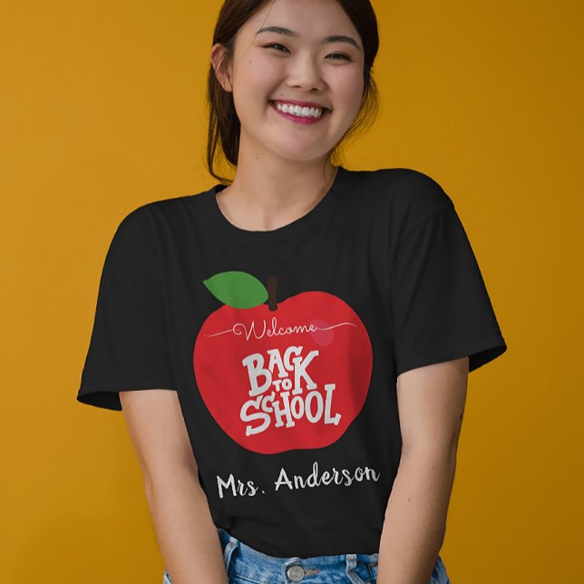 T-shirt Nom personnalisé Apple Bienvenue à l'école enseign (Custom Name Apple Welcome Back to School Teacher T-Shirt)
