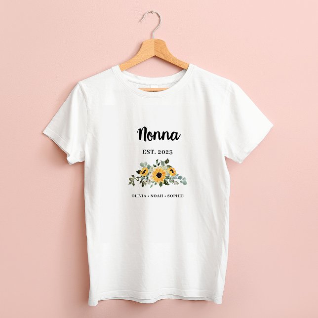 T-shirt Nonna | Jolie tournesol rustique et noms (A pretty shirt decorated with sunflowers that your Nonna will wear proudly)