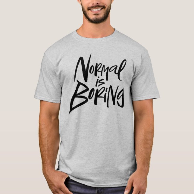 T-shirt Normal Est Ennuyeux Amusant Lettres Modernes Devis (Devant)