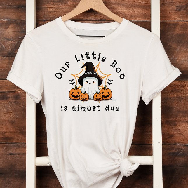 T-shirt Notre petit livre est presque dû (Créateur téléchargé)