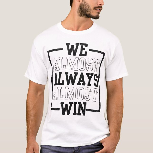 T-shirt Nous Gagnons Presque Toujours Le Football Drôle (Devant)