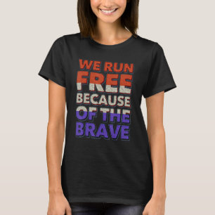 T-shirt Nous Sommes Libres À Cause Du Brave Drapeau Améric