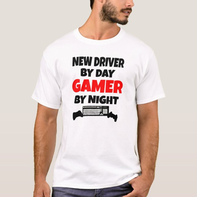 T-shirt Nouveau conducteur par Jeu de Jour par Nuit (Devant)