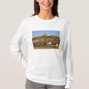 T-shirt Nouveaux logements et église St Margarets, Whitby,