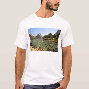 T-shirt Nouvelle-Zélande, Mitre Peak, & entrée de la riviè