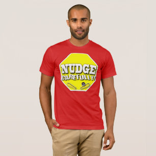 T-shirt Nudge soigneusement