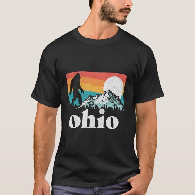 T-shirt Ohio State Pride Bigfoot Mountains (Devant)