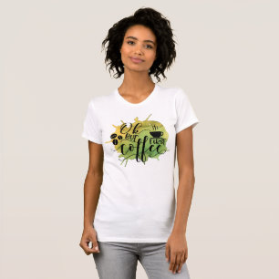T-shirt Ok, mais le café d'abord sur l'Arrière - plan d'aq