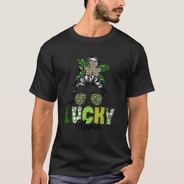 T-shirt One Lucky Mama Messy Bun Leopard Shamrock Funny St (Devant)