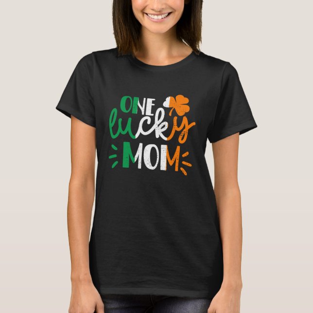 T-shirt One Lucky Mom St Patricks Day Irish Flag Ireland F (Devant)