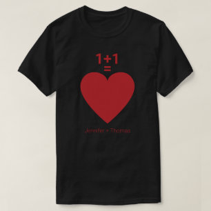 T-shirt One Plus One Equals Amour, Coeur Rouge, Nom Person