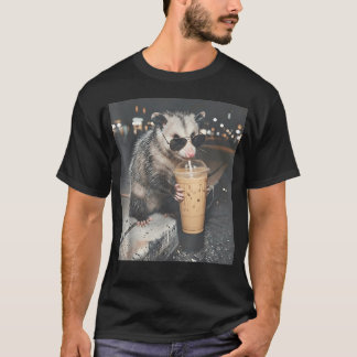 T-shirt Opossum Buvant du Café Glacé Mème Drôle d'Animal