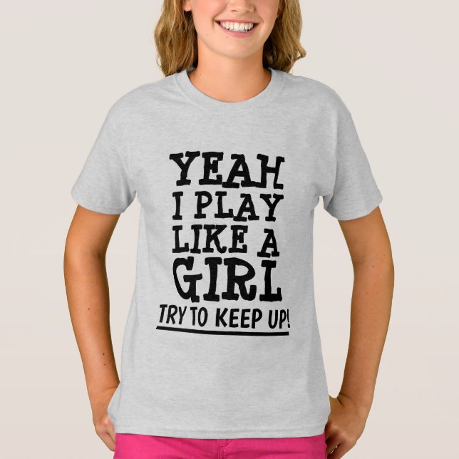 T-SHIRT OUI, JE JOUE COMME UNE FILLE, ESSAYE DE RESTER EN  (Devant)