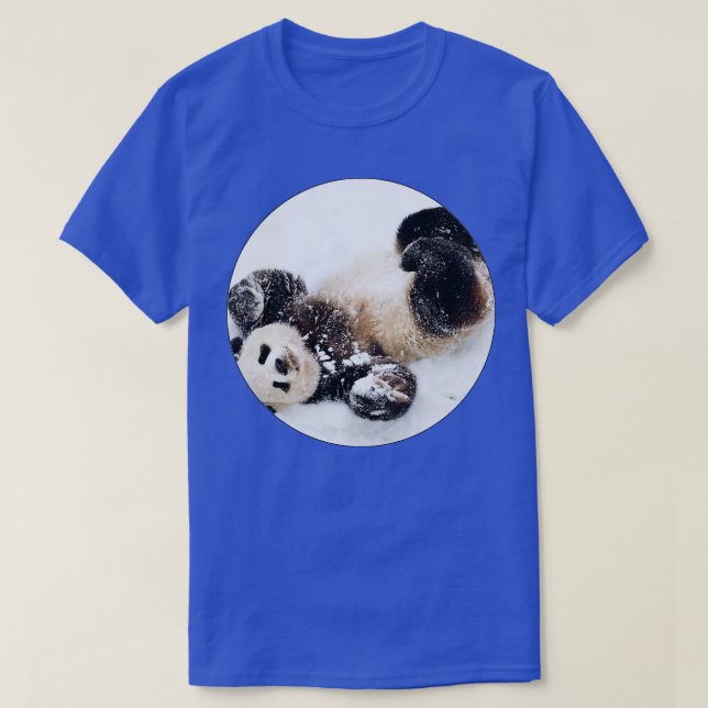 T-shirt Ours de panda allongé dans la neige Pandorasboxkid (Design devant)