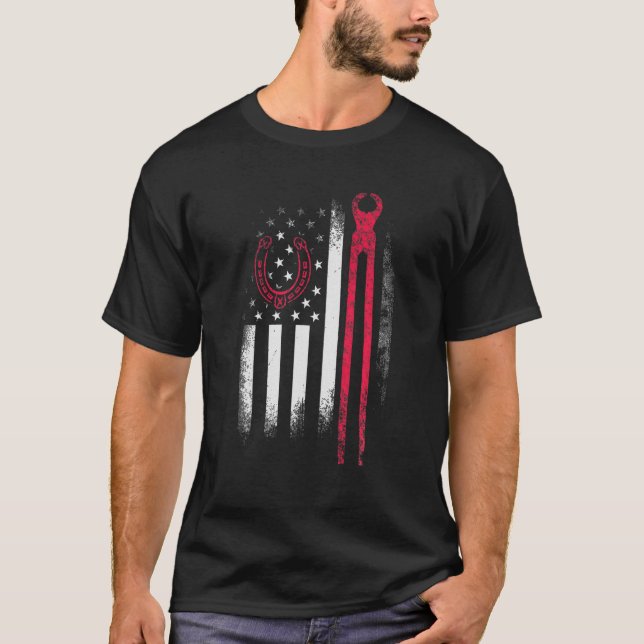 T-shirt Outil Farrier Drapeau Horseshoe Horseshoe Trimming (Devant)