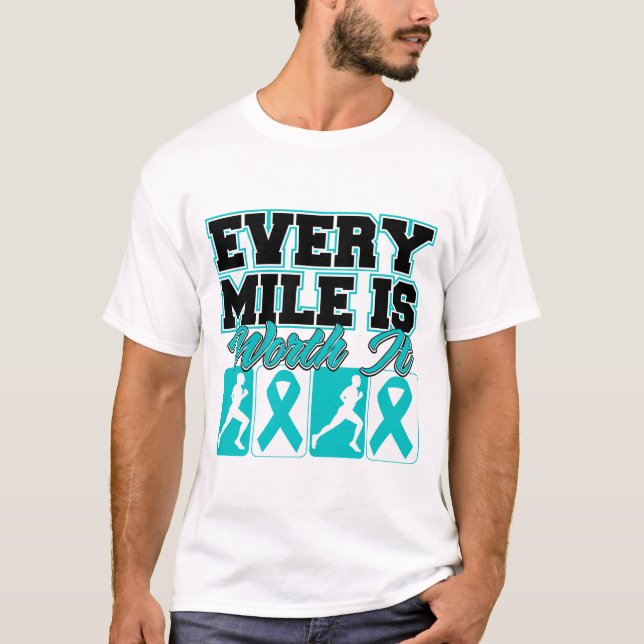 T-shirt Ovarien mille des hommes de Cancer chaque le vaut (Devant)