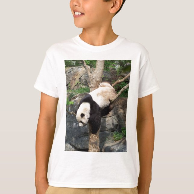 T-shirt Panda géant grimpant vers le bas à l'arbre (Devant)